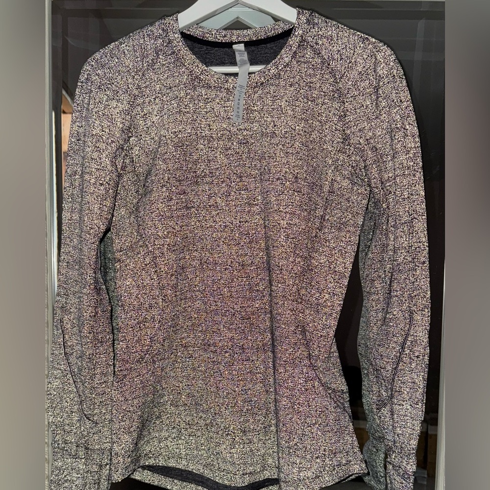 🦄Lululemon *REFLECTIVE extra mile long sleeve
SZ 8